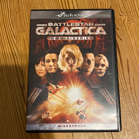 Battlestar Galactica (2003 Miniseries) - Picture 1 of 4